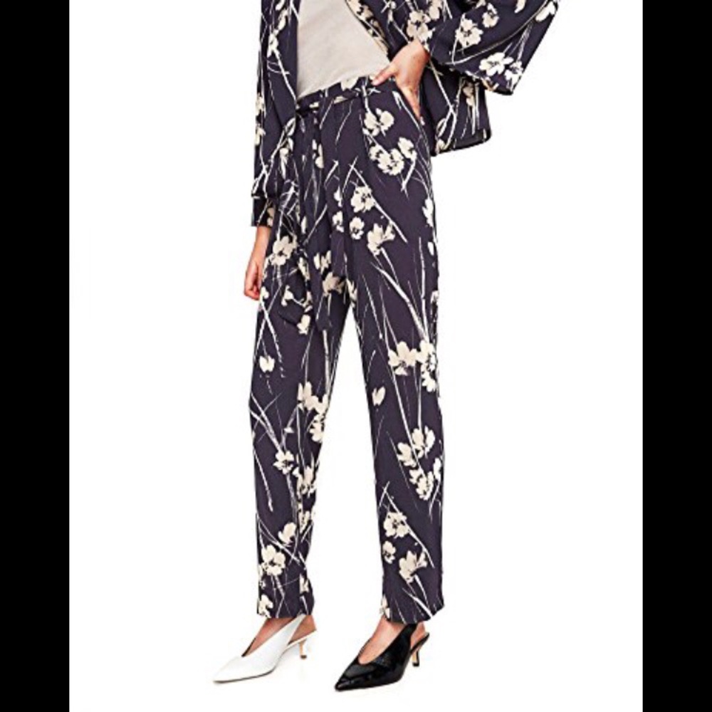✖️SOLD✖️ Zara Floral Print Trousers - Picture 2 of 5